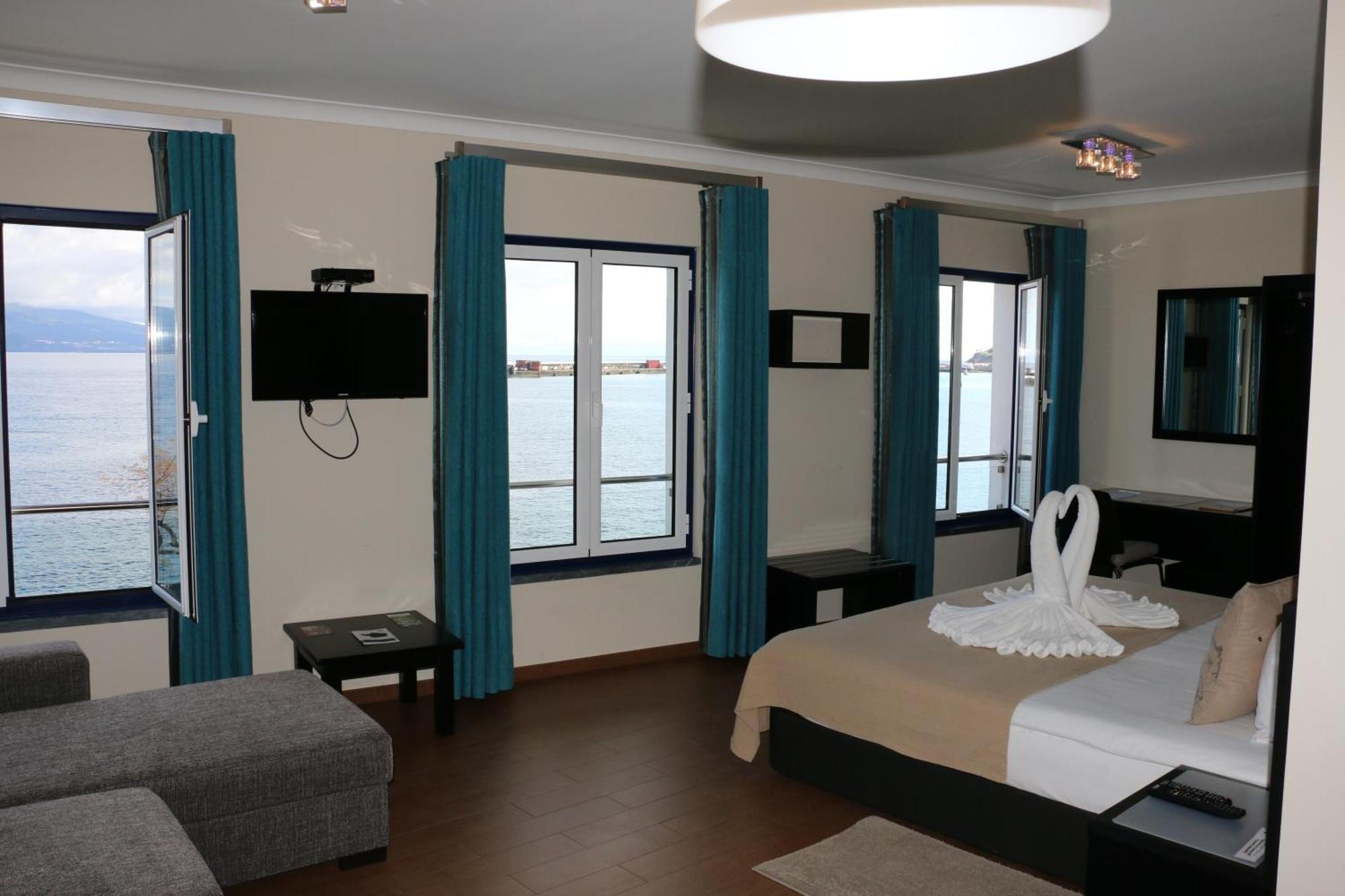 Apartamentos Kosmos Horta  Værelse billede